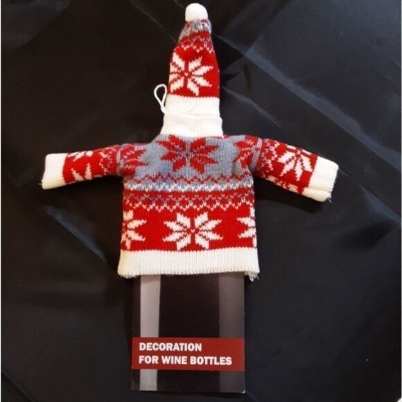 CHRISTMAS HOME Wine Bottle Cover Norhdic Sweater and Hat NWT - Picture 1 of 6